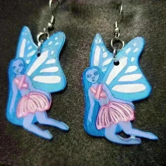 Adorable pastel blue and pink magical butterfly fairy earrings - Picture 8 of 16
